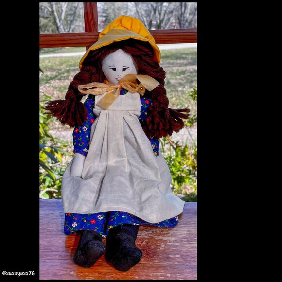 ▪️VTG▪️RARE Handcrafted Souvenir LAURA INGALLS WILDER Doll PLUS Bonus Books - Picture 2 of 11